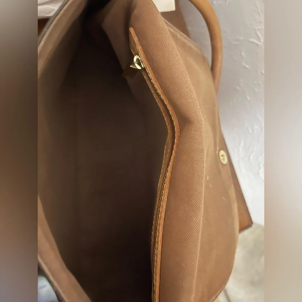 Louis Vuitton Mini Loop. - Picture 3 of 3